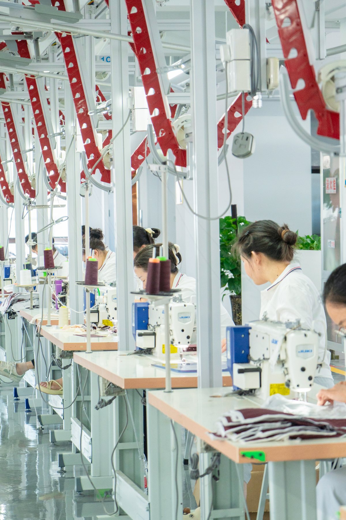 西服品类智能吊挂生产线